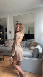 Charger l'image dans la visionneuse de galerie, Robe satin dos nu