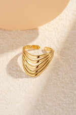 Charger l'image dans la visionneuse de galerie, Bague Dorée Architecture Moderne Sculpturale Élégante