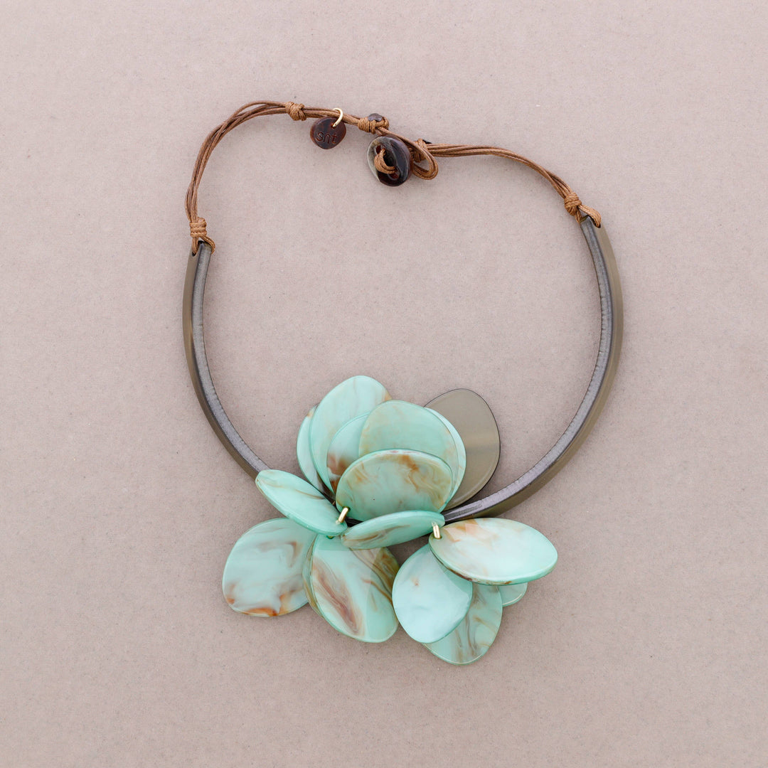Collier Ras de Cou Fleur Résine: Vert menthe
