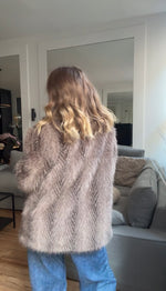 Charger l&#39;image dans la visionneuse de galerie, Veste en fausse fourrure
