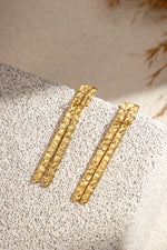 Charger l&#39;image dans la visionneuse de galerie, Boucles dorées martelées rectangulaires acier inoxydable
