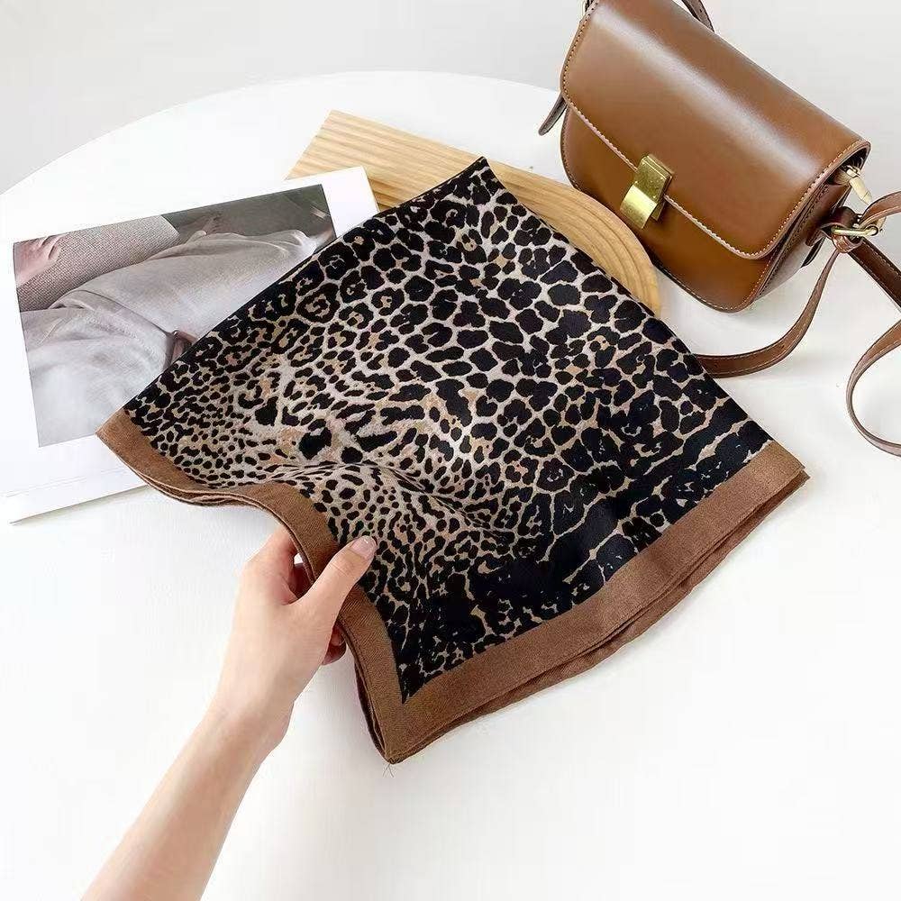 Foulard Léopard Chic – Carré 70x70