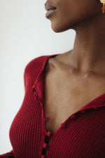 Charger l&#39;image dans la visionneuse de galerie, Pull en laine et coton avec patte de boutonnage bordeaux
