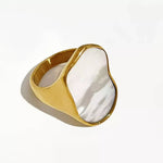 Charger l&#39;image dans la visionneuse de galerie, BAGUE Pearlescent Moon: Taille 16
