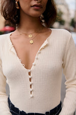 Charger l&#39;image dans la visionneuse de galerie, Pull en laine et coton avec patte de boutonnage beige

