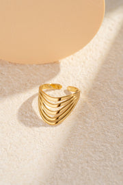 Bague Dorée Architecture Moderne Sculpturale Élégante