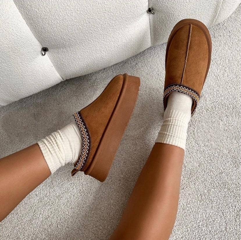 Chaussons plateforme bordure brodée