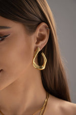 Charger l&#39;image dans la visionneuse de galerie, Boucles d’Oreilles Sculptures Métalliques Modernes En acier : Or jaune
