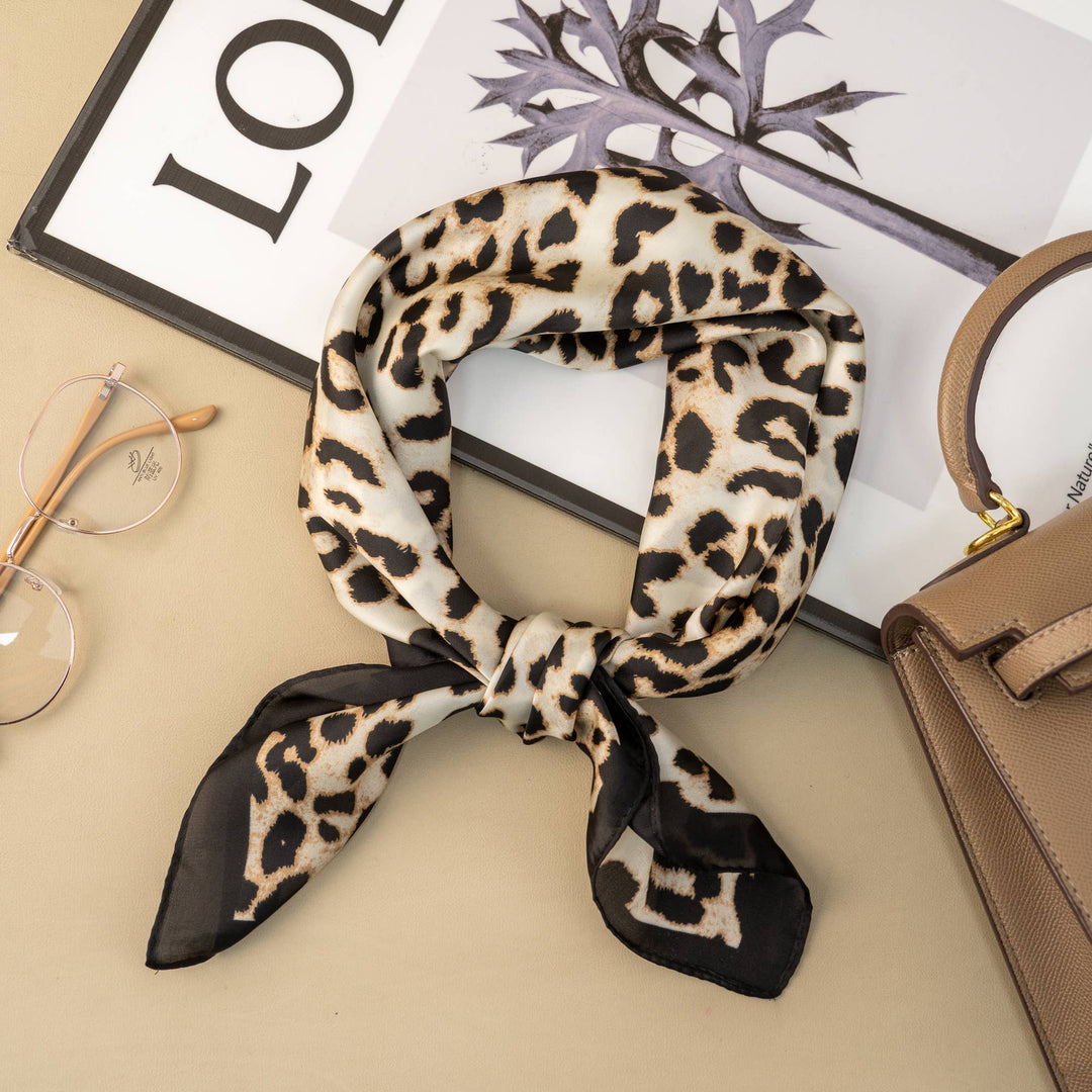 Foulard Léopard Effet Soie 70x70