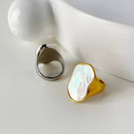 Charger l&#39;image dans la visionneuse de galerie, BAGUE Pearlescent Moon: Taille 16
