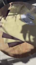 Charger et lire la vidéo dans la visionneuse de galerie, T-shirt classique boska jaune
